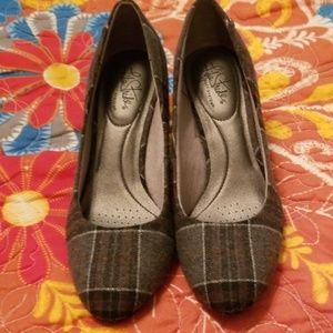 👠 $9 shoes 4 for $25. Lifestride size 8.5.